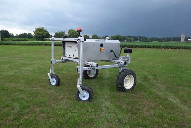 RoamIO-HCW-Farming-Robot-4-768x432